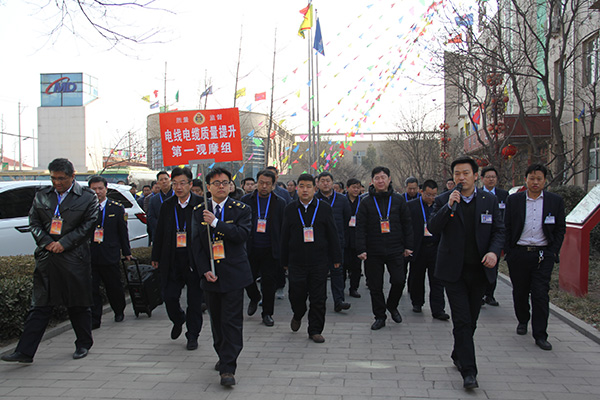 省市县有关向导和300多家企业代表观摩亚美AM8AG集团